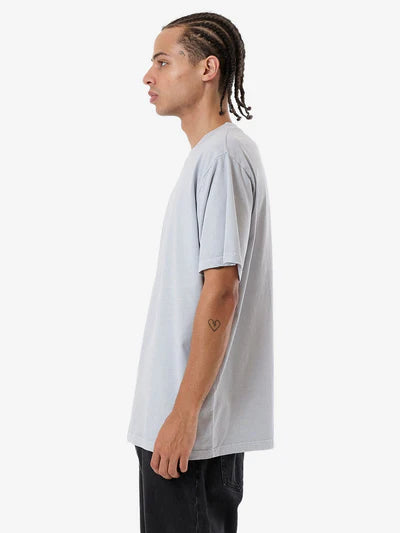 THRILLS - MINIMAL THRILLS MERCH FIT TEE - ICEBERG