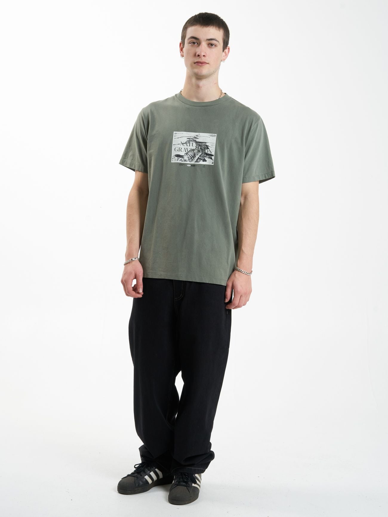 THRILLS - GRAVITATING NATURALLY MERCH FIT TEE - THYME