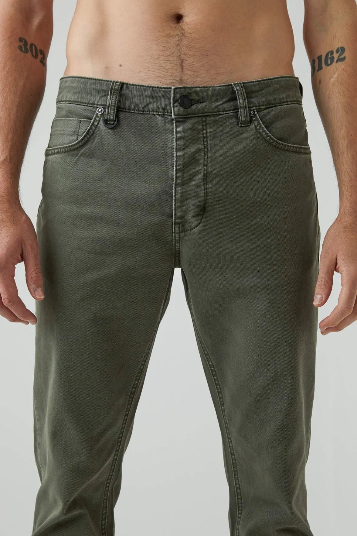 NEUW - Lou Slim Twill - MILITARY